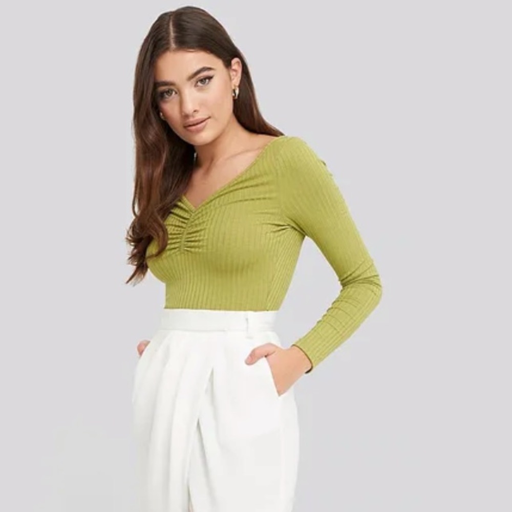 NA-KD Ribbed Ruched Green Top - Picture 2 of 9